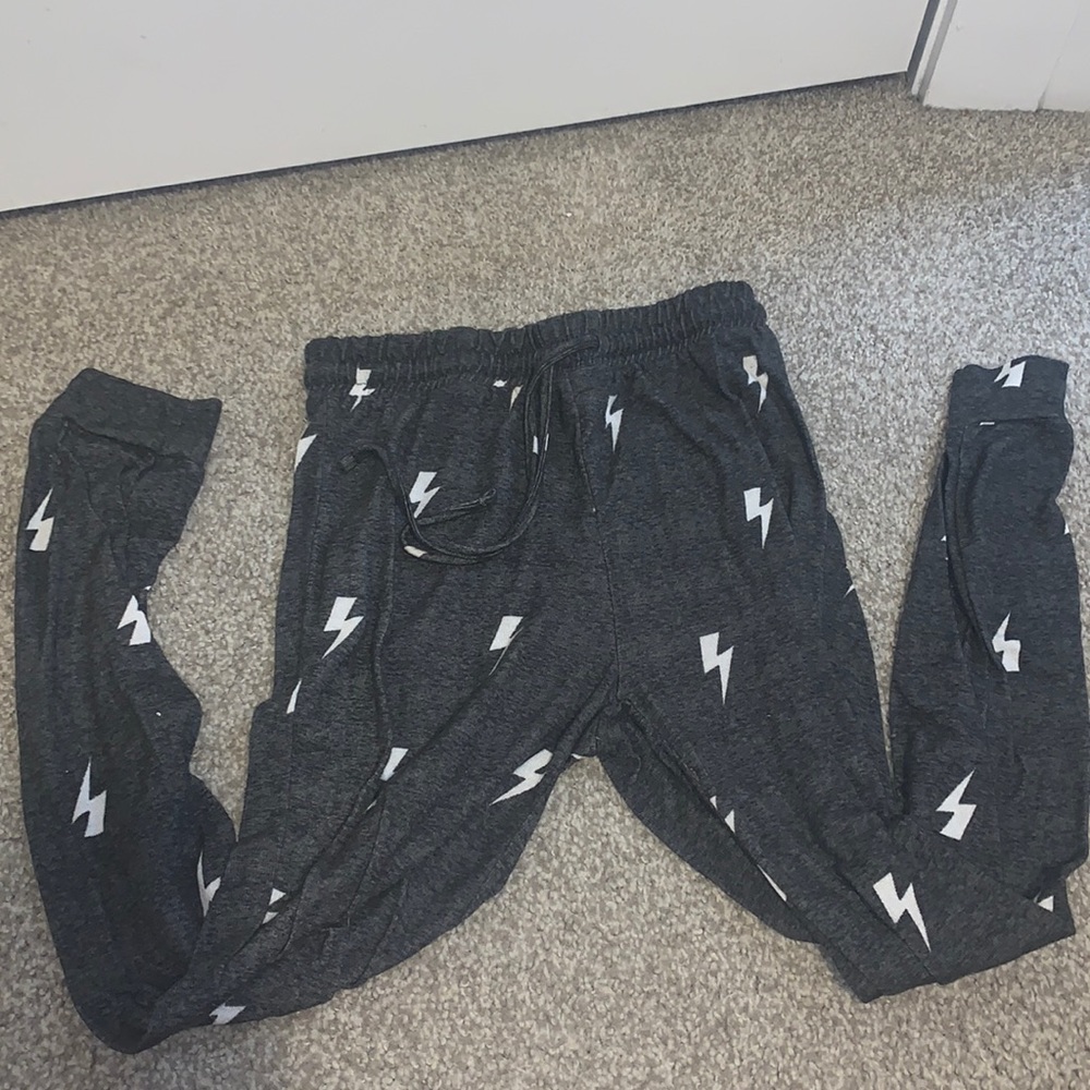 flattering lightweight sweatpants